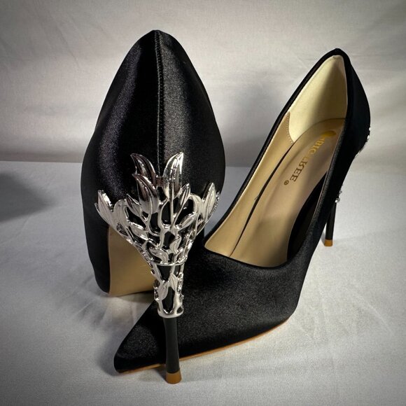Black Heels With Vine Filigree - Picture 3 of 6